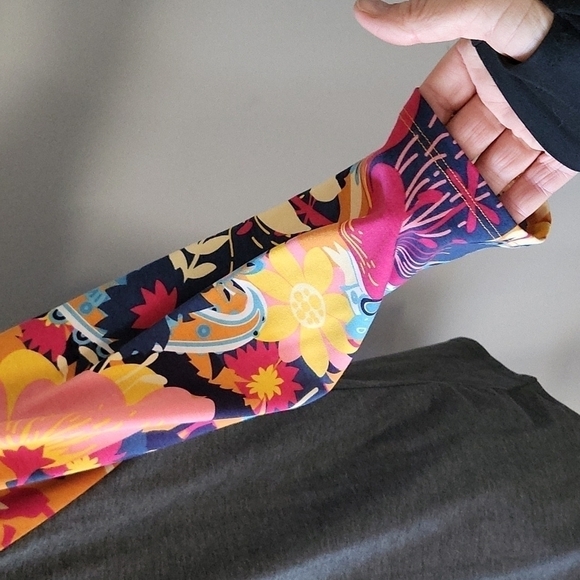 LuLaRoe Randy gray raglan tee with multicolored floral print NWOT - Picture 5 of 10